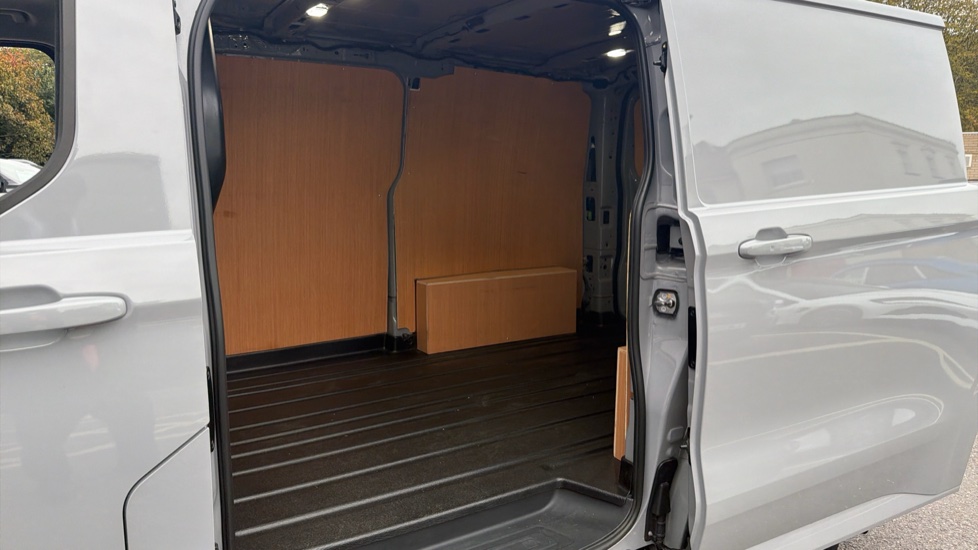 Ford Transit Custom E-320 L1 Rwd 100kW 65kWh H1 Van Limited Auto - Image 5