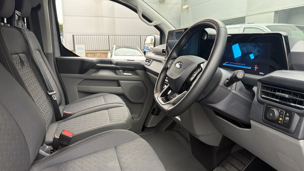 Ford Transit Custom E-320 L1 Rwd 100kW 65kWh H1 Van Limited Auto - Image 6