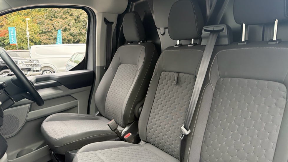 Ford Transit Custom E-320 L1 Rwd 100kW 65kWh H1 Van Limited Auto - Image 13