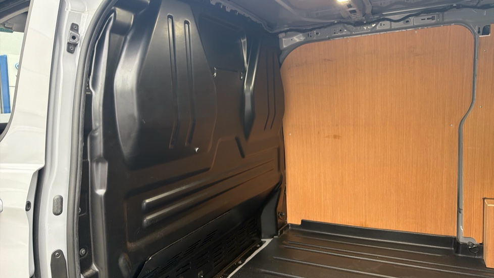 Ford Transit Custom E-320 L1 Rwd 100kW 65kWh H1 Van Limited Auto - Image 18