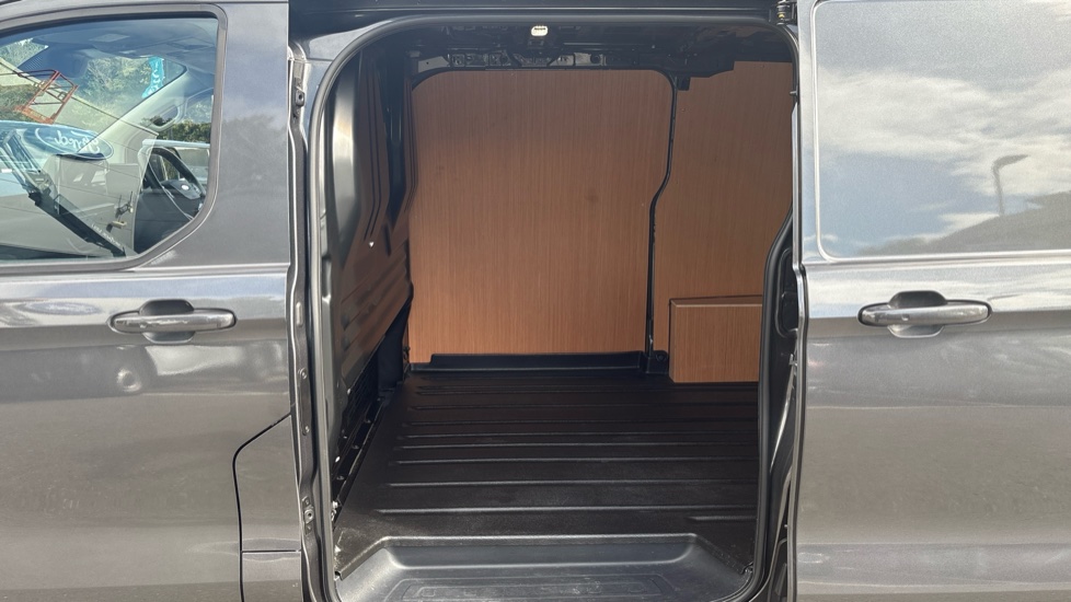 Ford Transit Custom E-320 L1 Rwd 100kW 65kWh H1 Van Limited Auto - Image 5
