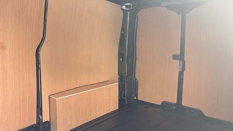 Ford Transit Custom E-320 L1 Rwd 100kW 65kWh H1 Van Limited Auto - Image 14