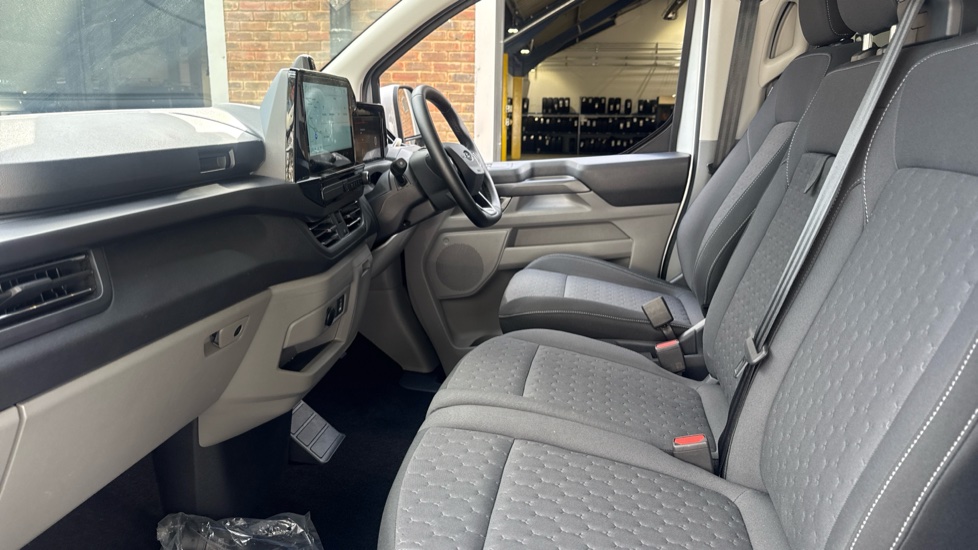 Ford Tourneo Custom 340 L1 Petrol Fwd 2.5 PHEV 232ps H1 Titanium 8 seater Auto - Image 13