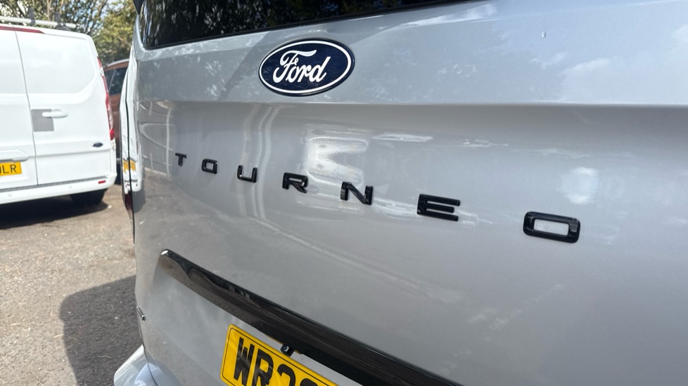 Ford Tourneo Custom 340 L1 Petrol Fwd 2.5 PHEV 232ps H1 Titanium 8 seater Auto - Image 26