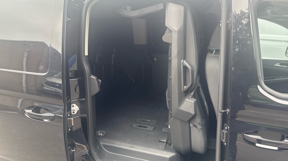 Ford Transit Connect 250 L2 Petrol 1.5 EcoBoost PHEV 150 Active FlexCab Van Auto - Image 5