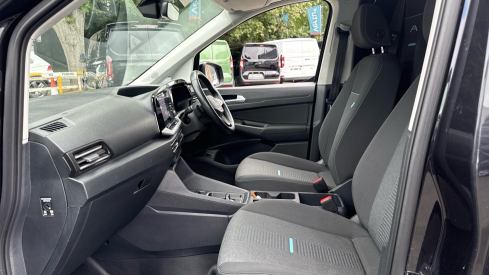 Ford Transit Connect 250 L2 Petrol 1.5 EcoBoost PHEV 150 Active FlexCab Van Auto - Image 13