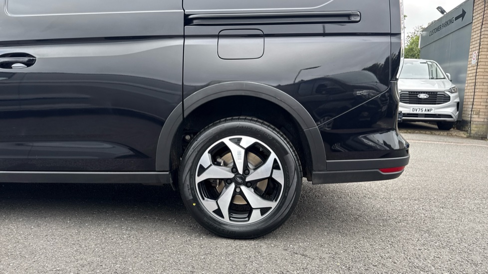 Ford Transit Connect 250 L2 Petrol 1.5 EcoBoost PHEV 150 Active FlexCab Van Auto - Image 17