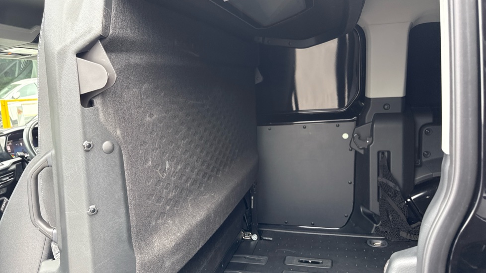 Ford Transit Connect 250 L2 Petrol 1.5 EcoBoost PHEV 150 Active FlexCab Van Auto - Image 18