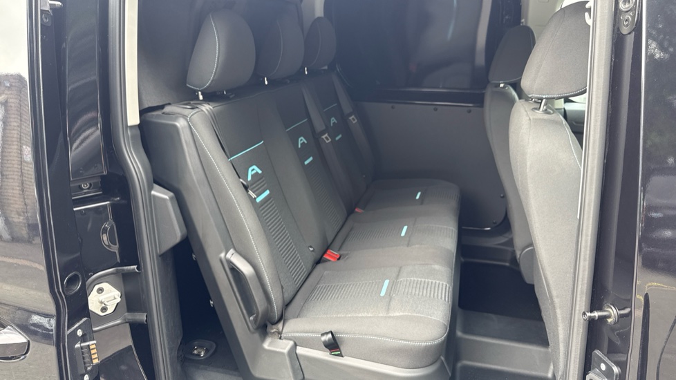 Ford Transit Connect 250 L2 Petrol 1.5 EcoBoost PHEV 150 Active FlexCab Van Auto - Image 23