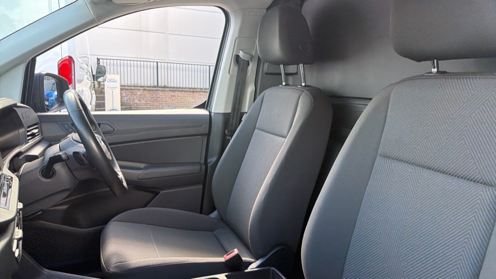 Ford Transit Connect 240 L2 Diesel 2.0 EcoBlue 122ps Trend Van Auto - Image 13