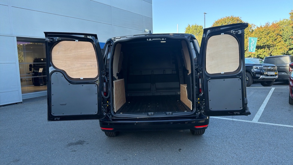 Ford Transit Connect 250 L2 Petrol 1.5 EcoBoost PHEV 150 Limited Van Auto - Image 3