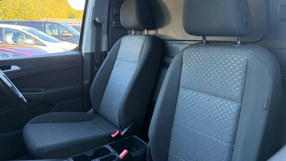Ford Transit Connect 250 L2 Petrol 1.5 EcoBoost PHEV 150 Limited Van Auto - Image 13