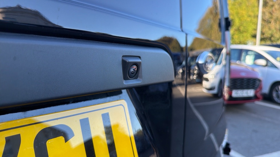 Ford Transit Connect 250 L2 Petrol 1.5 EcoBoost PHEV 150 Limited Van Auto - Image 32