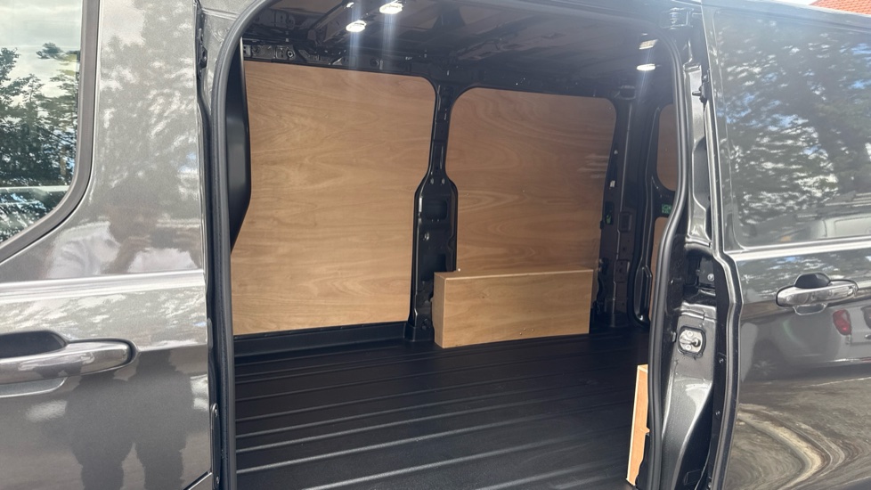 Ford Transit Custom 320 L1 Diesel Fwd 2.0 EcoBlue 136ps H1 Van Limited - Image 5