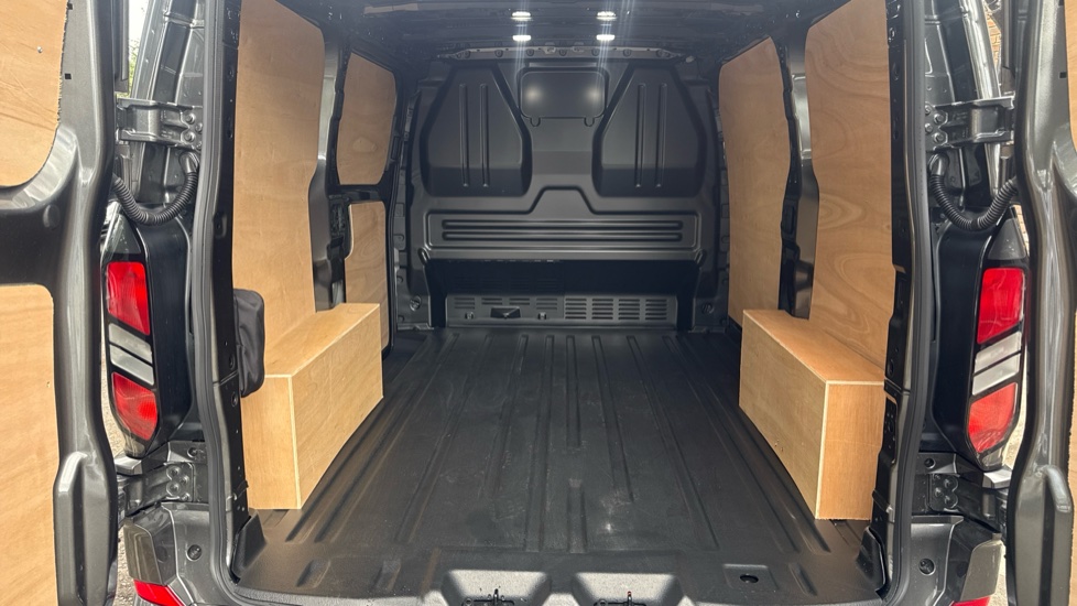 Ford Transit Custom 320 L1 Diesel Fwd 2.0 EcoBlue 136ps H1 Van Limited - Image 12