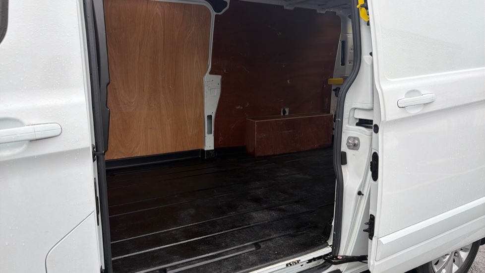 Ford Transit Custom 300 L2 Diesel Fwd 2.0 EcoBlue 130ps Low Roof Limited Van - Image 5