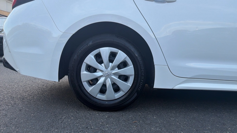 Toyota Corolla Petrol 1.8 VVT-i Hybrid Commercial Auto - Image 17