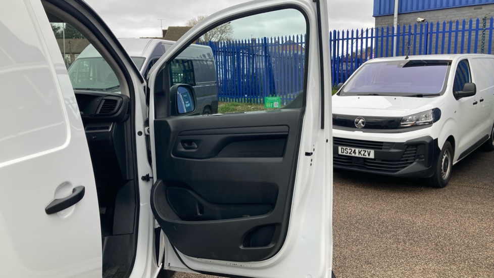 Vauxhall Vivaro L1 Diesel 1.5 Turbo D 120 Prime H1 Van - Image 22