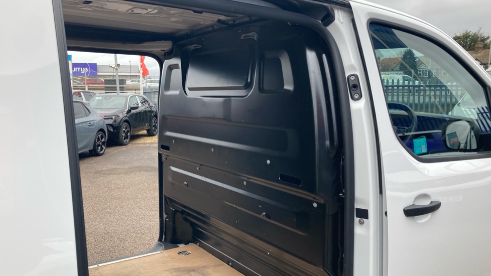 Vauxhall Vivaro L1 Diesel 1.5 Turbo D 120 Prime H1 Van - Image 30