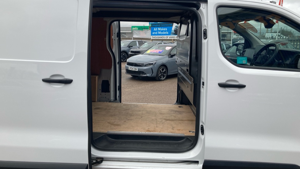 Vauxhall Vivaro L1 Diesel 1.5 Turbo D 120 Prime H1 Van - Image 31