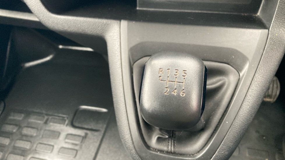 Vauxhall Vivaro L1 Diesel 1.5 Turbo D 120 Prime H1 Van - Image 35