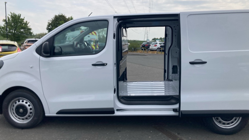Vauxhall Vivaro L2 Diesel 2.0 Turbo D 145 Prime H1 Van - Image 5