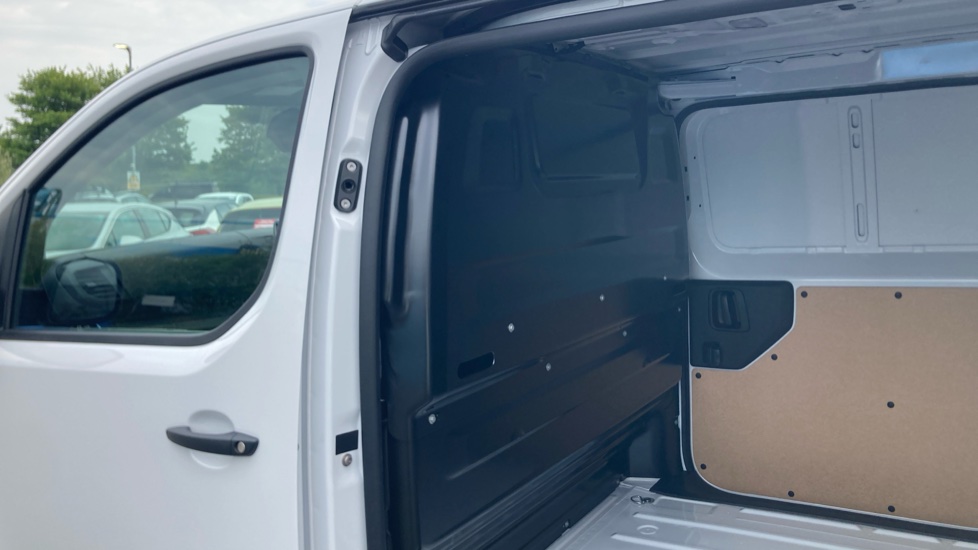 Vauxhall Vivaro L2 Diesel 2.0 Turbo D 145 Prime H1 Van - Image 18