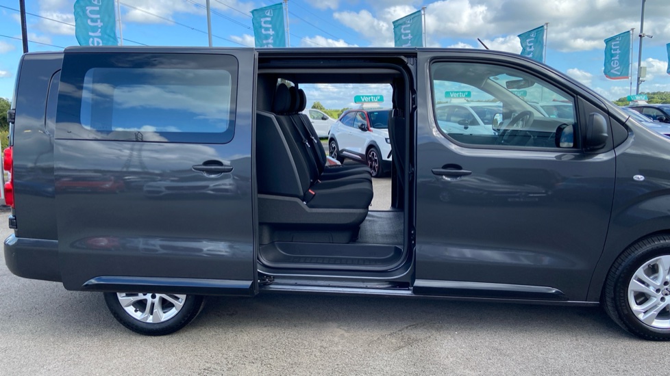 Vauxhall Vivaro L2 Diesel 2.2 Turbo D 150 Pro H1 Double Cab Auto - Image 6