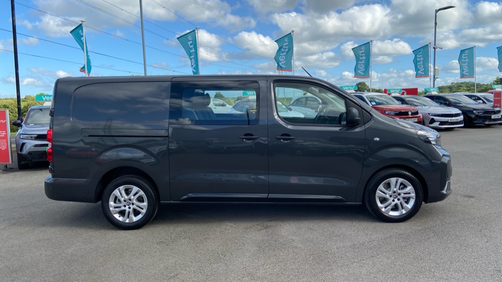 Vauxhall Vivaro L2 Diesel 2.2 Turbo D 150 Pro H1 Double Cab Auto - Image 10