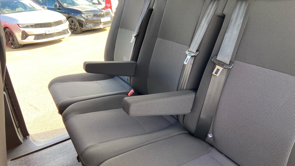 Vauxhall Vivaro L2 Diesel 2.2 Turbo D 150 Pro H1 Double Cab Auto - Image 30