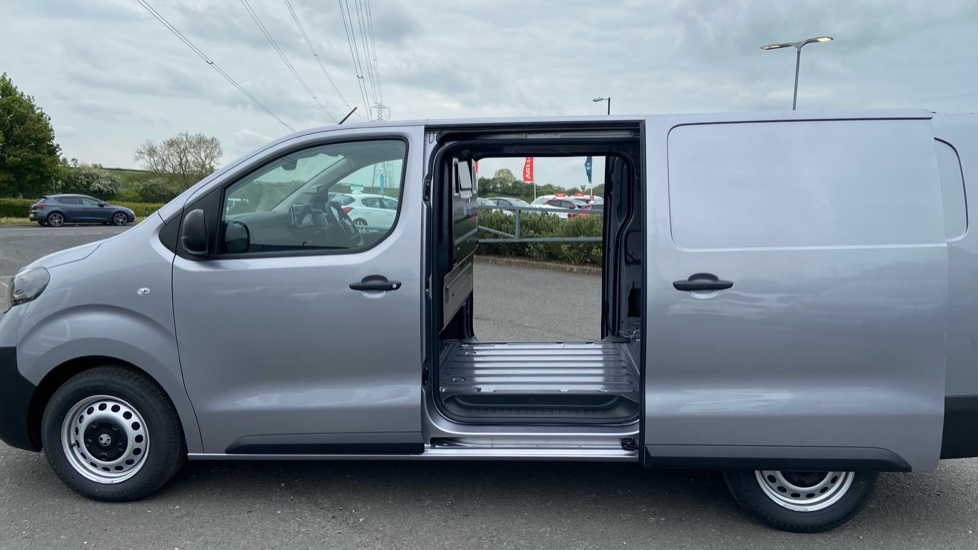 Vauxhall Vivaro L2 Diesel 2.2 Turbo D 150 Prime H1 Van - Image 7
