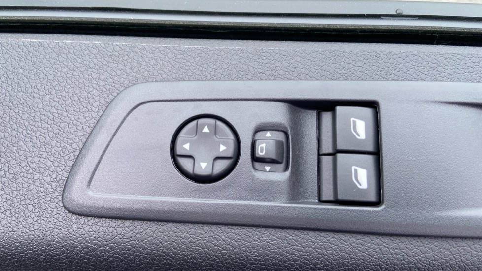 Vauxhall Vivaro L2 Diesel 2.2 Turbo D 150 Prime H1 Van - Image 32