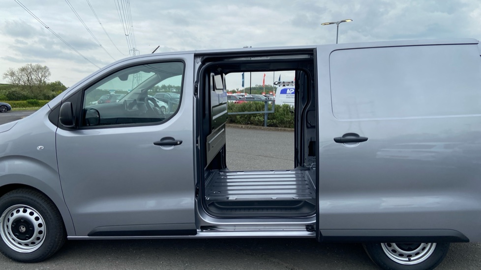 Vauxhall Vivaro L2 Diesel 2.2 Turbo D 150 Prime H1 Van - Image 7