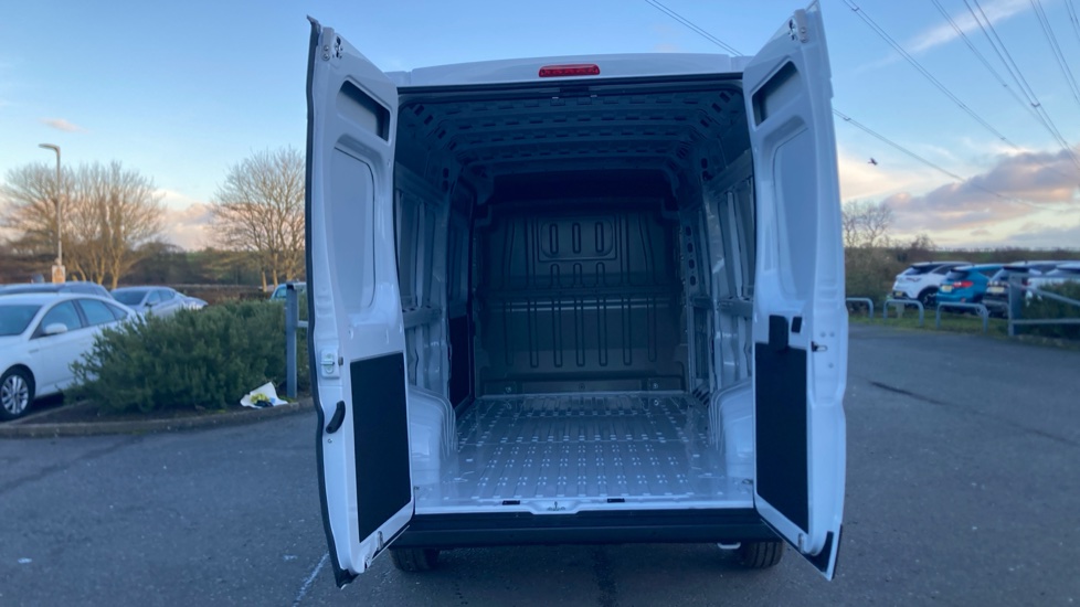 Vauxhall Movano 3500 L3 Diesel Fwd 2.2 Turbo D 140 H2 Van Prime - Image 5