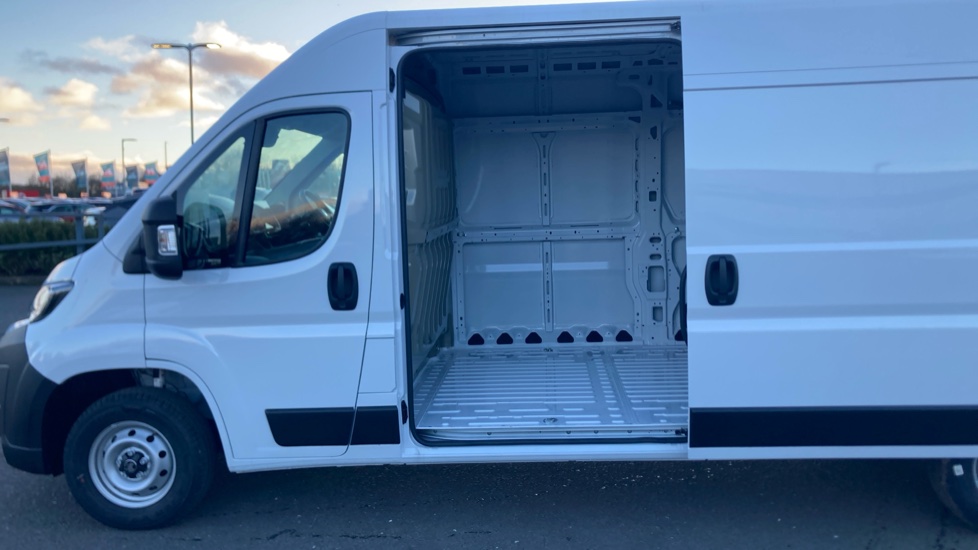 Vauxhall Movano 3500 L3 Diesel Fwd 2.2 Turbo D 140 H2 Van Prime - Image 7