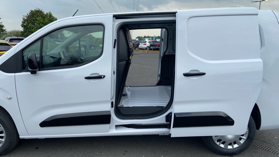 Vauxhall Combo Cargo Combo Xl Diesel 1.5 Turbo D 100ps Pro H1 Van - Image 5