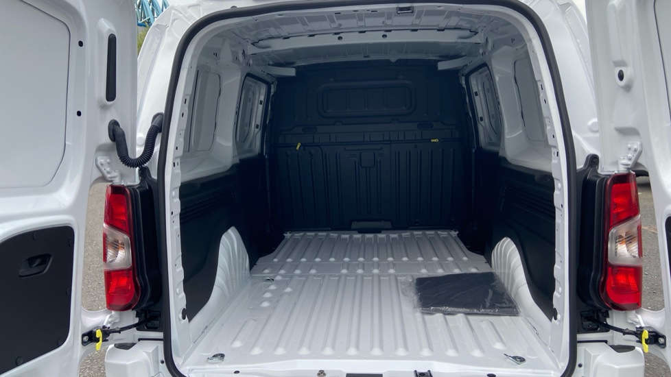 Vauxhall Combo Cargo Combo Xl Diesel 1.5 Turbo D 100ps Pro H1 Van - Image 12