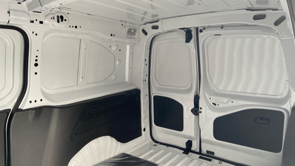 Vauxhall Combo Cargo Combo Xl Diesel 1.5 Turbo D 100ps Pro H1 Van - Image 14