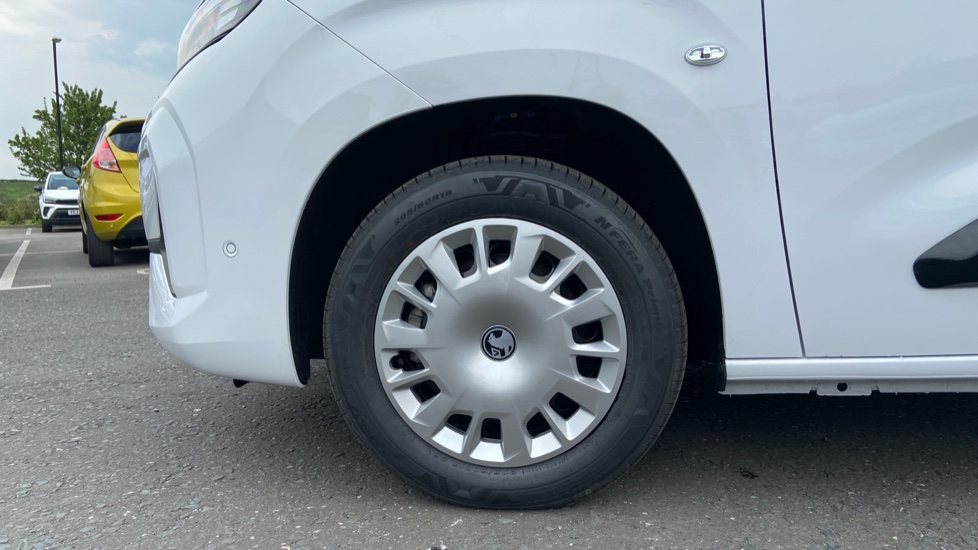 Vauxhall Combo Cargo Combo Xl Diesel 1.5 Turbo D 100ps Pro H1 Van - Image 17