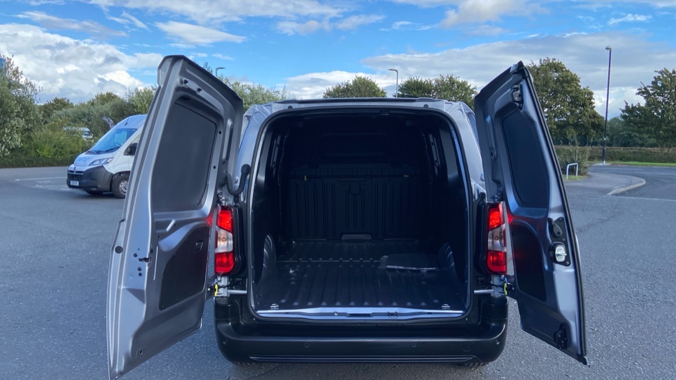 Vauxhall Combo Cargo Combo Xl Diesel 1.5 Turbo D 100ps Prime Plus H1 Van - Image 5