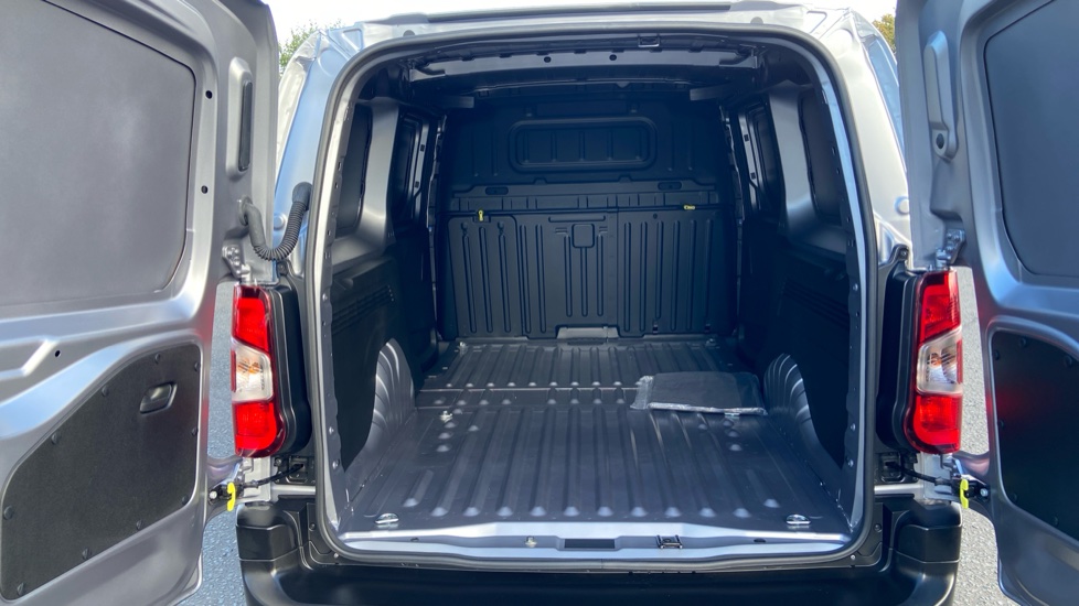 Vauxhall Combo Cargo Combo Xl Diesel 1.5 Turbo D 100ps Prime Plus H1 Van - Image 13
