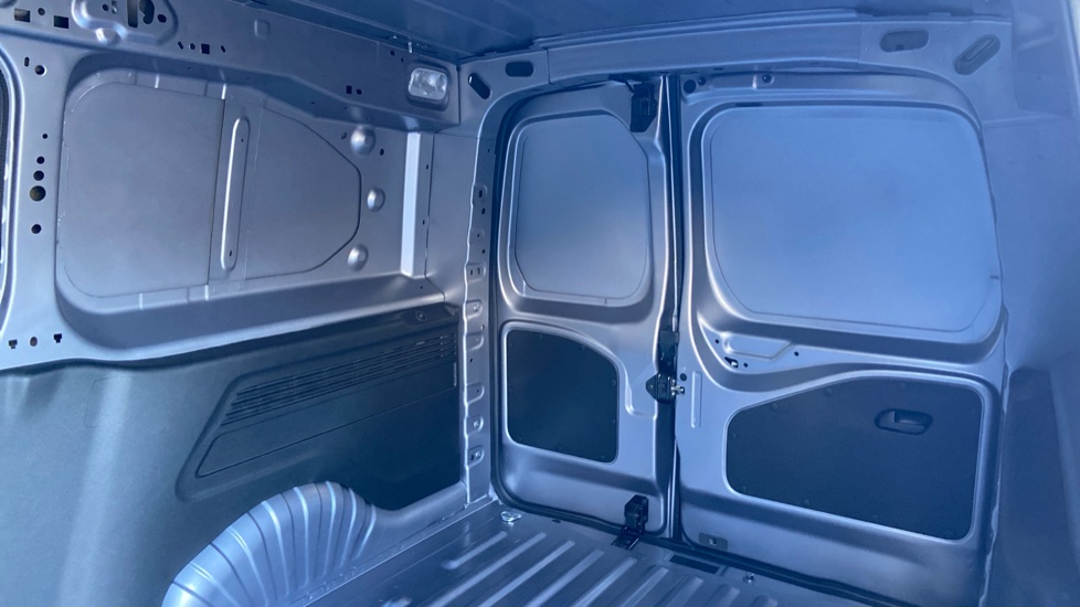 Vauxhall Combo Cargo Combo Xl Diesel 1.5 Turbo D 100ps Prime Plus H1 Van - Image 14
