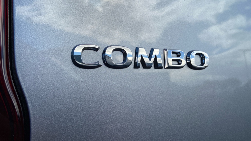 Vauxhall Combo Cargo Combo Xl Diesel 1.5 Turbo D 100ps Prime Plus H1 Van - Image 22