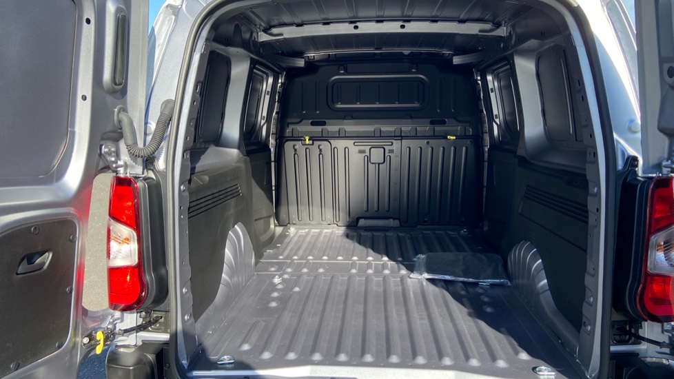 Vauxhall Combo Cargo Combo Xl Diesel 1.5 Turbo D 100ps Prime Plus H1 Van - Image 13