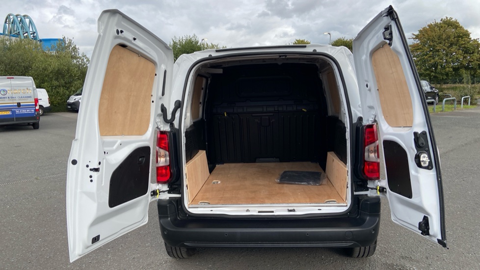Vauxhall Combo Cargo Combo Diesel 1.5 Turbo D 100ps Prime Plus H1 Van - Image 5