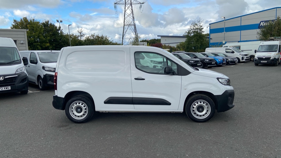 Vauxhall Combo Cargo Combo Diesel 1.5 Turbo D 100ps Prime Plus H1 Van - Image 11