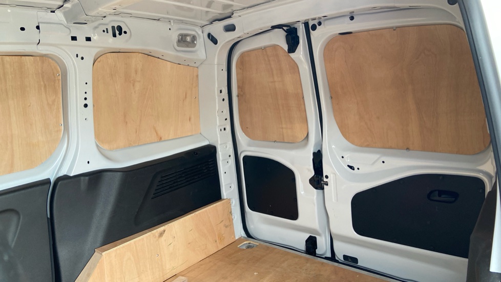 Vauxhall Combo Cargo Combo Diesel 1.5 Turbo D 100ps Prime Plus H1 Van - Image 15