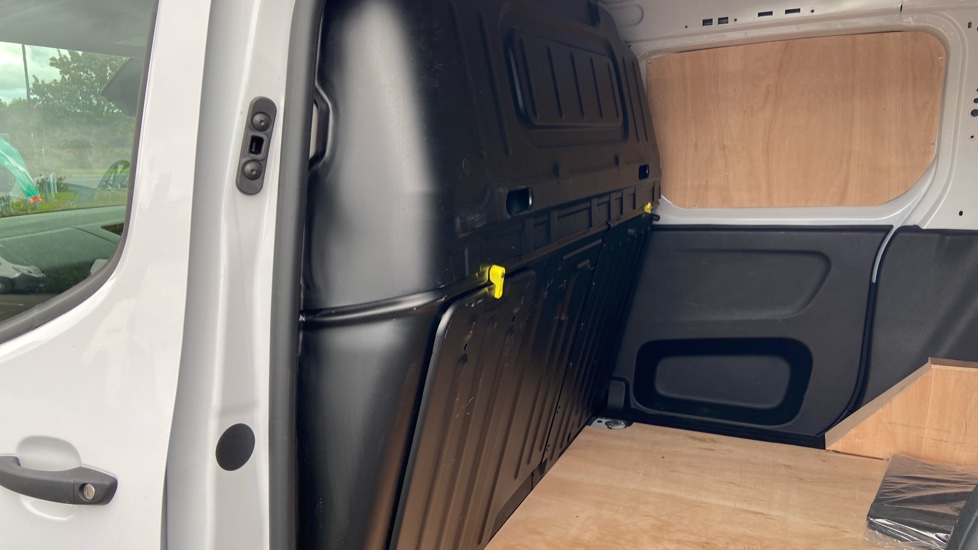 Vauxhall Combo Cargo Combo Diesel 1.5 Turbo D 100ps Prime Plus H1 Van - Image 18