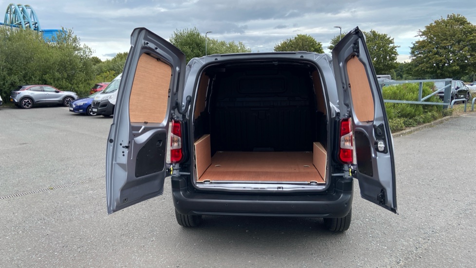 Peugeot Partner Standard Diesel 1.5 BlueHDi 130 Professional Van EAT8 - Image 6