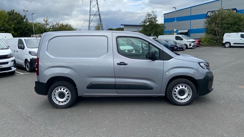 Peugeot Partner Standard Diesel 1.5 BlueHDi 130 Professional Van EAT8 - Image 12